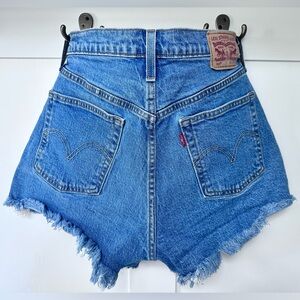 Levi's 501 Original High Rise Jean Shorts - Size 28